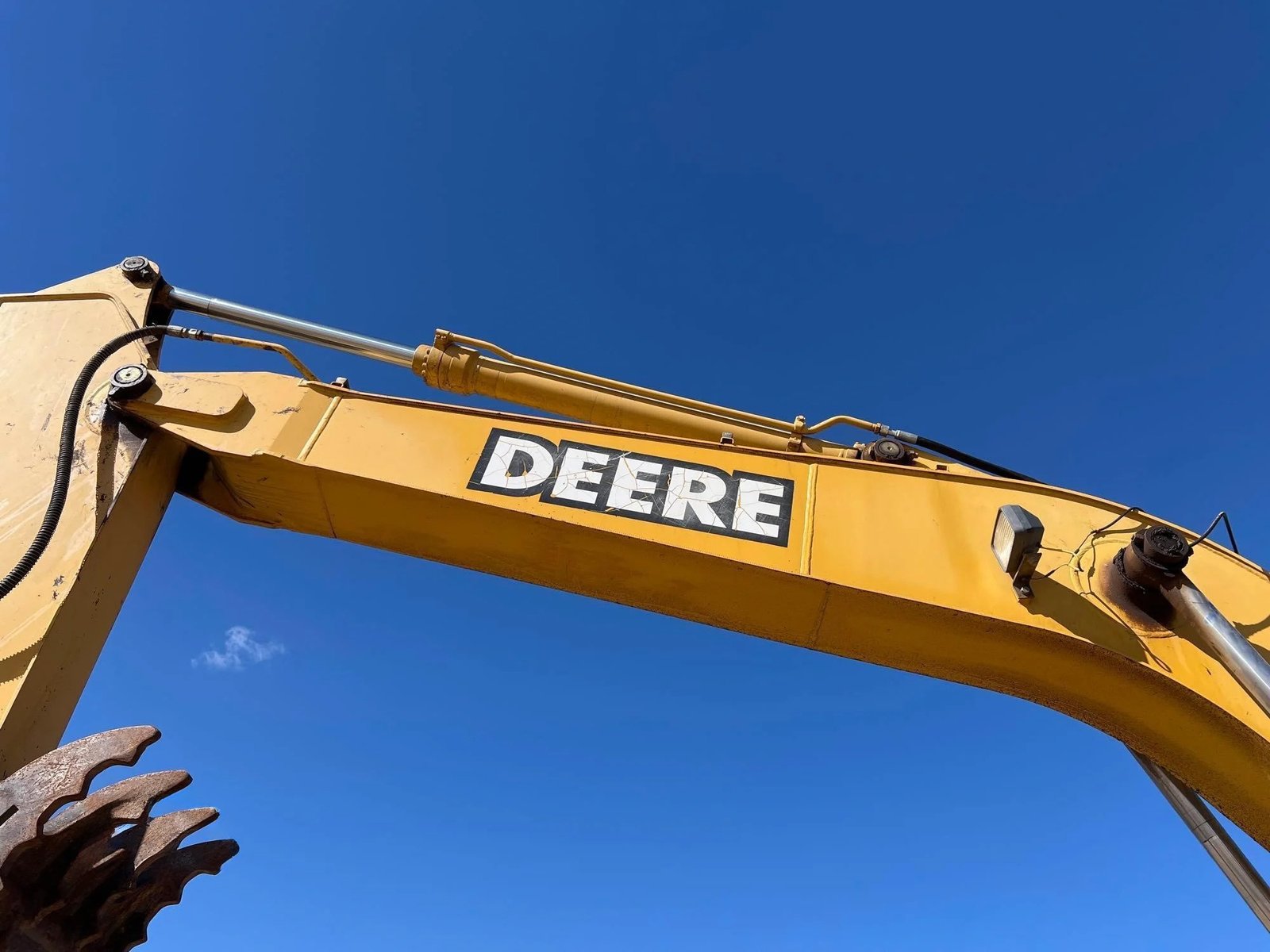 2005 Deere 160C LC 11