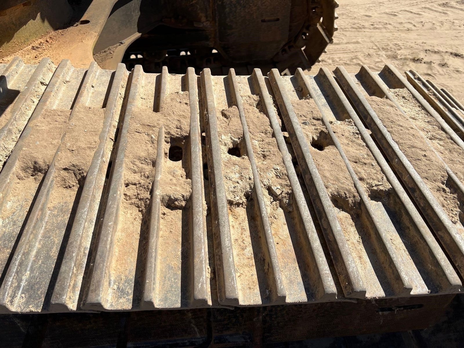 2005 Deere 160C LC 27