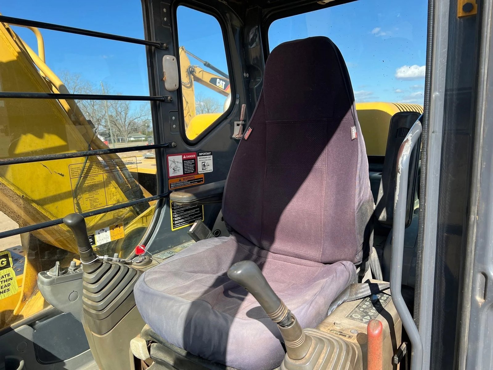 2005 Deere 160C LC 35