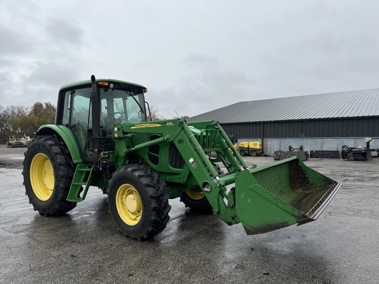 2011 John Deere 7130 11