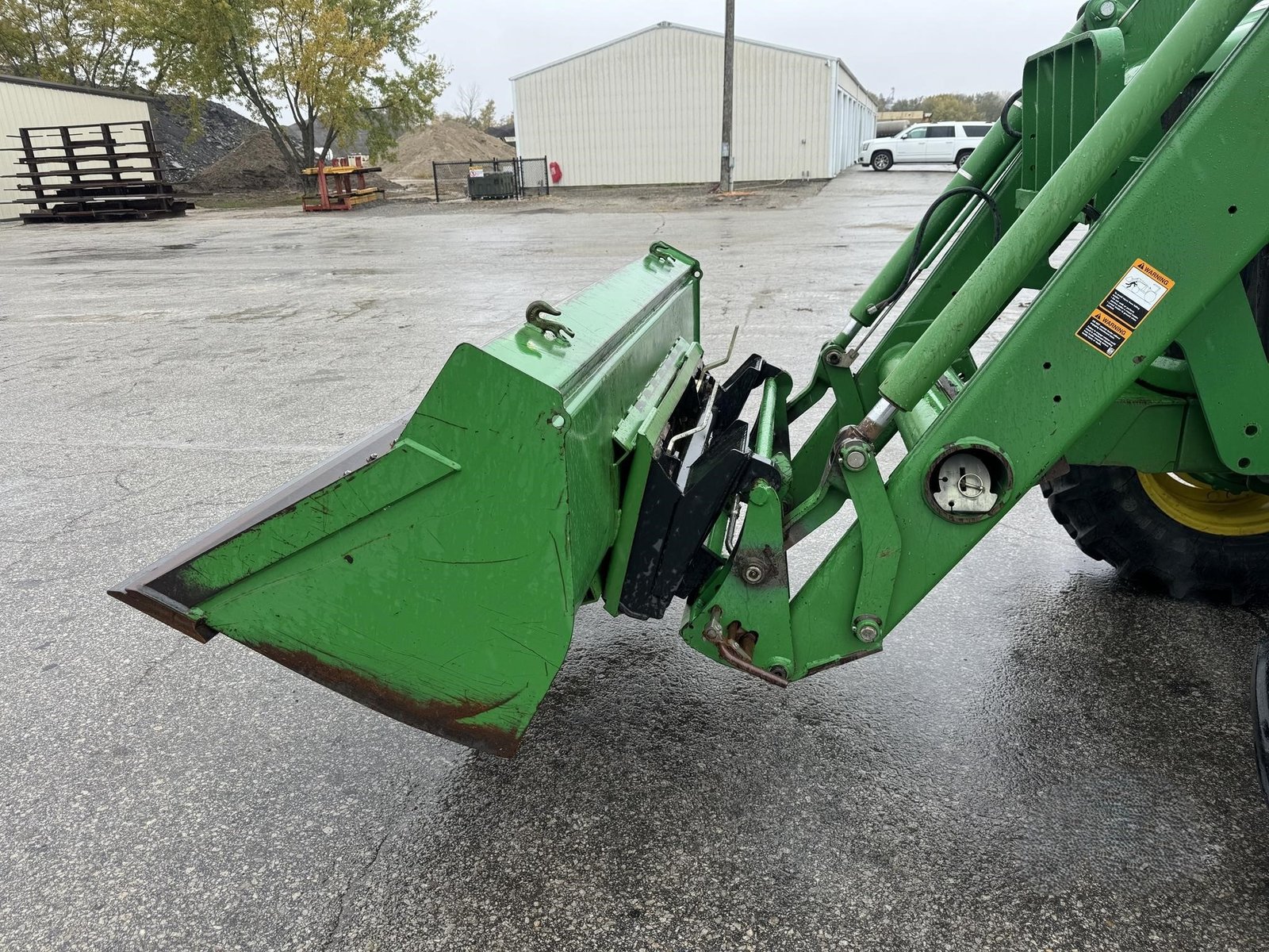 2011 John Deere 7130 17