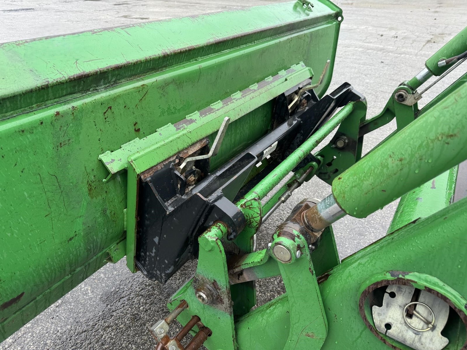 2011 John Deere 7130 18