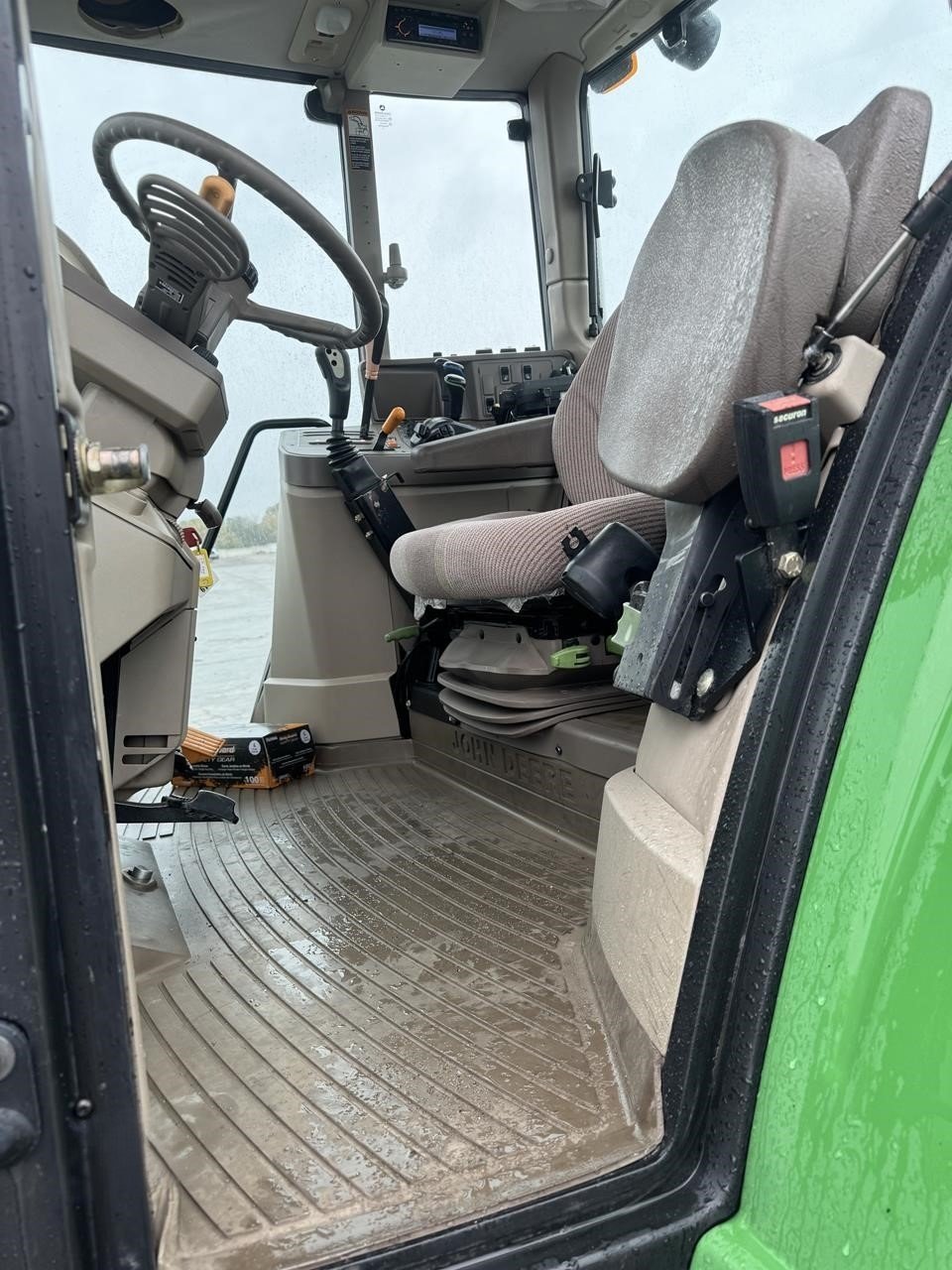 2011 John Deere 7130 26