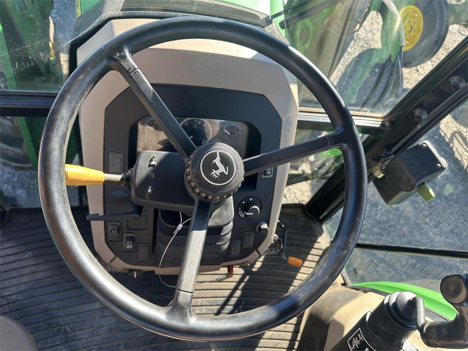 2014 John Deere 5085E 7
