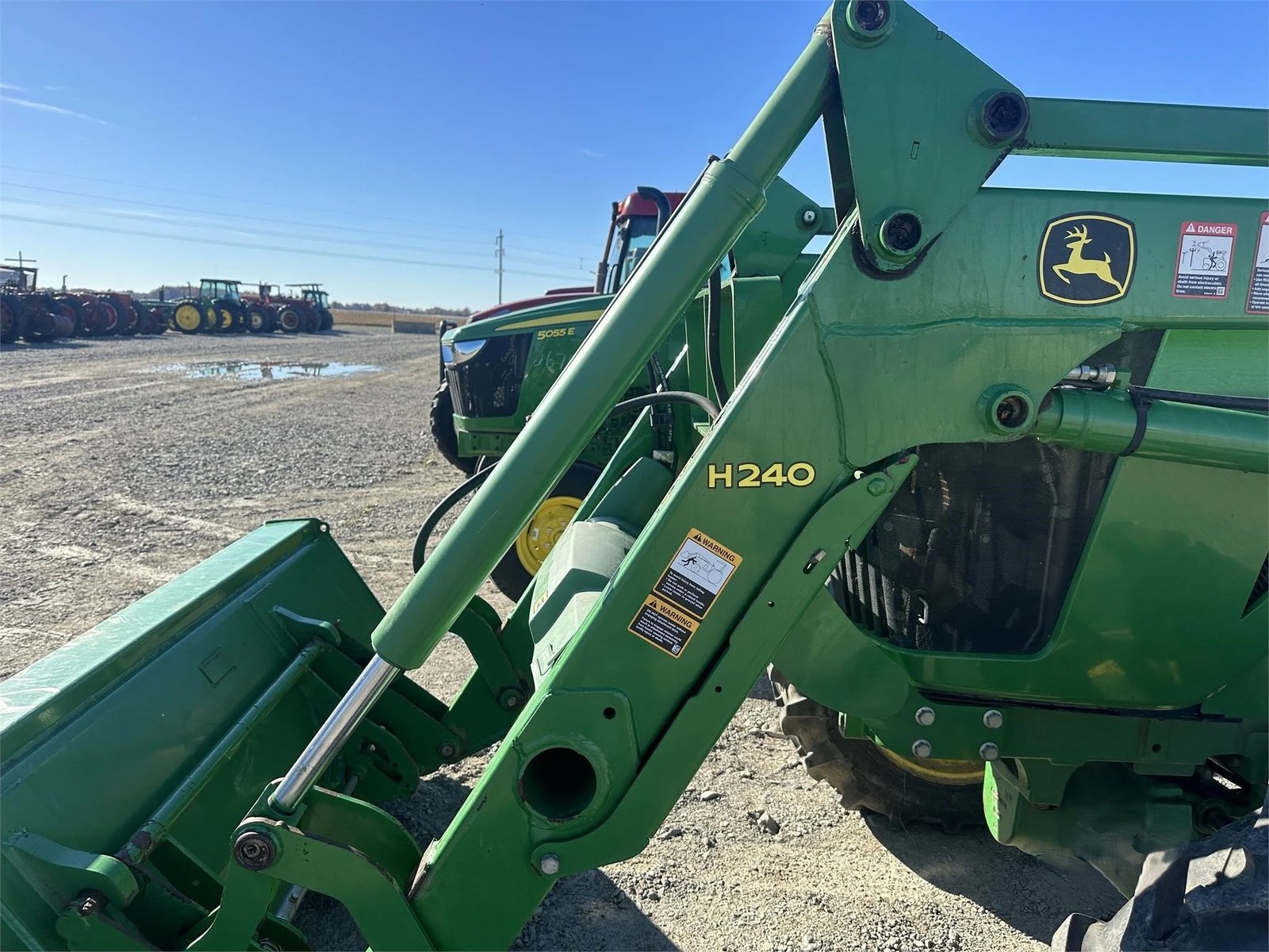 2014 John Deere 5085E 16