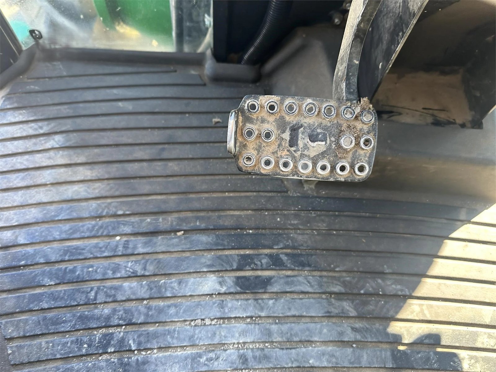 2014 John Deere 5085E 38