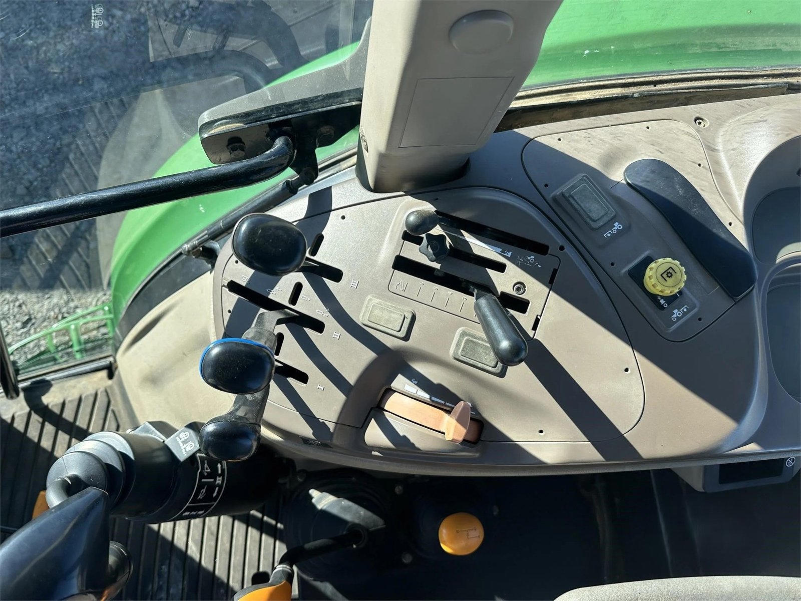 2014 John Deere 5085E 40