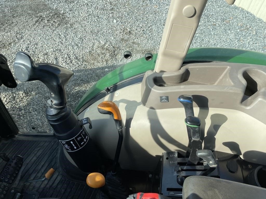2015 John Deere 5075E 14
