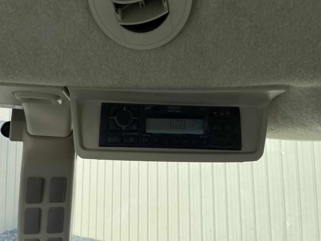 2015 John Deere 5075E 16