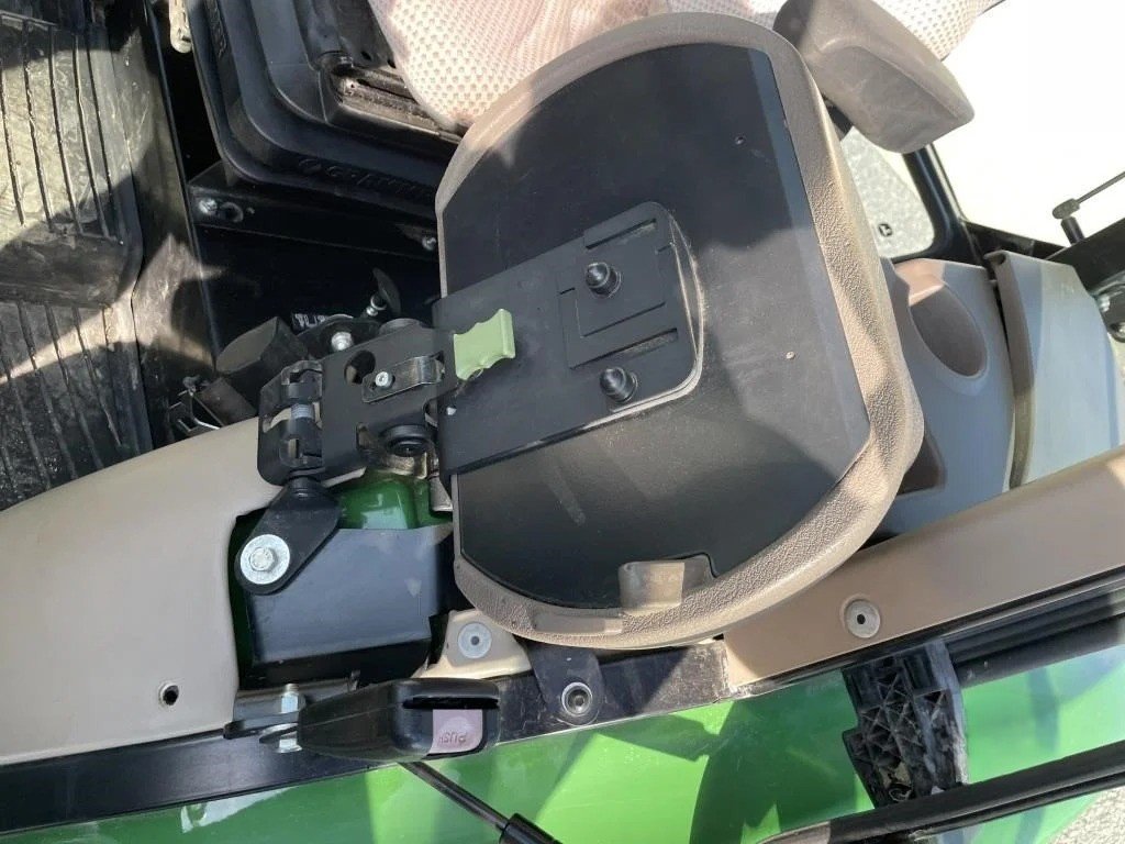 2015 John Deere 5075E 18