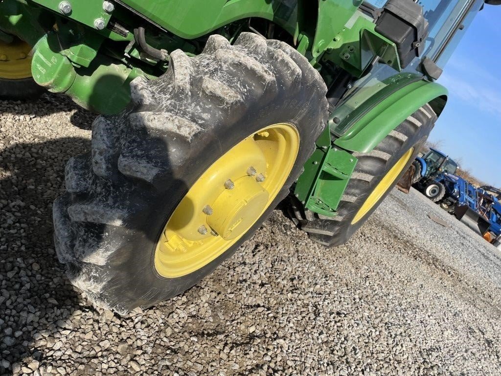 2015 John Deere 5075E 19