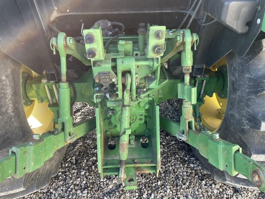 2015 John Deere 5075E 22