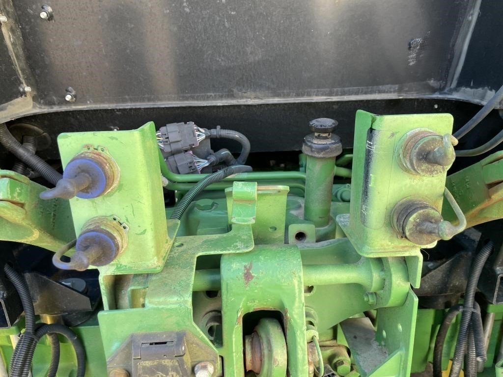 2015 John Deere 5075E 23